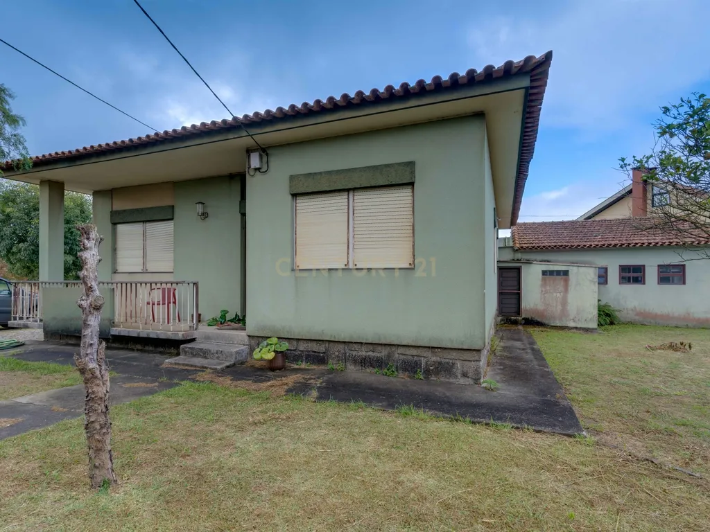 Quinta com 2 Habitações, Terreno e Pomar - Image 2