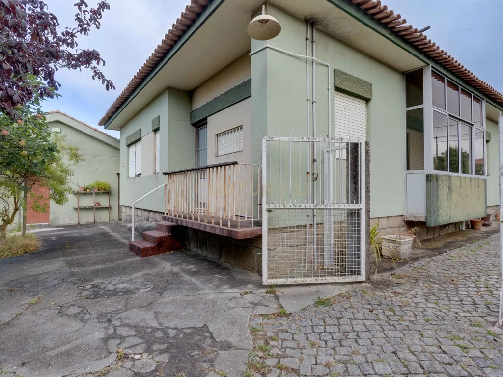 Quinta com 2 Habitações, Terreno e Pomar - Image 6