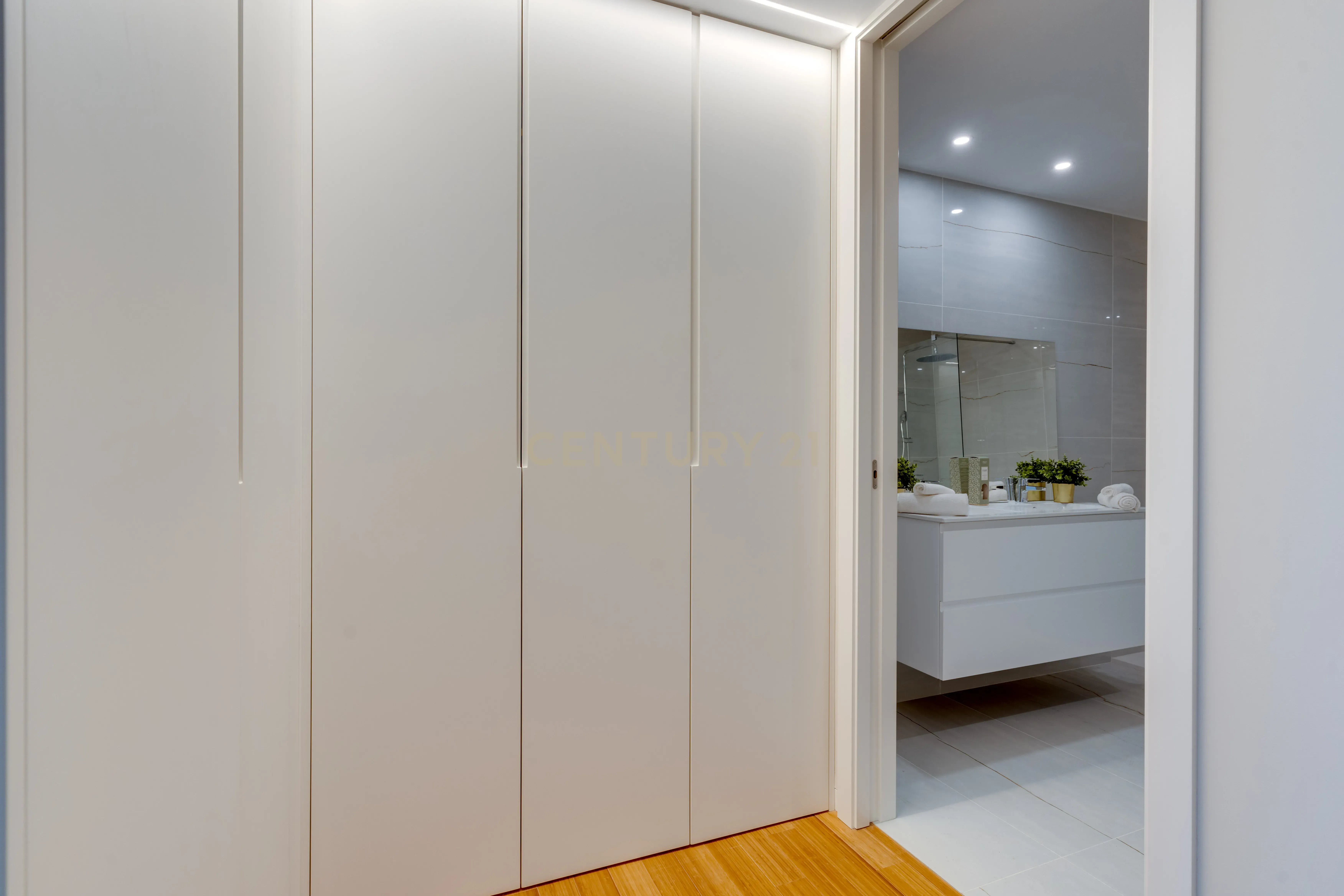 Apartamento T3 de 163mt - Centro de Espinho por 1500€/mês - Image 6