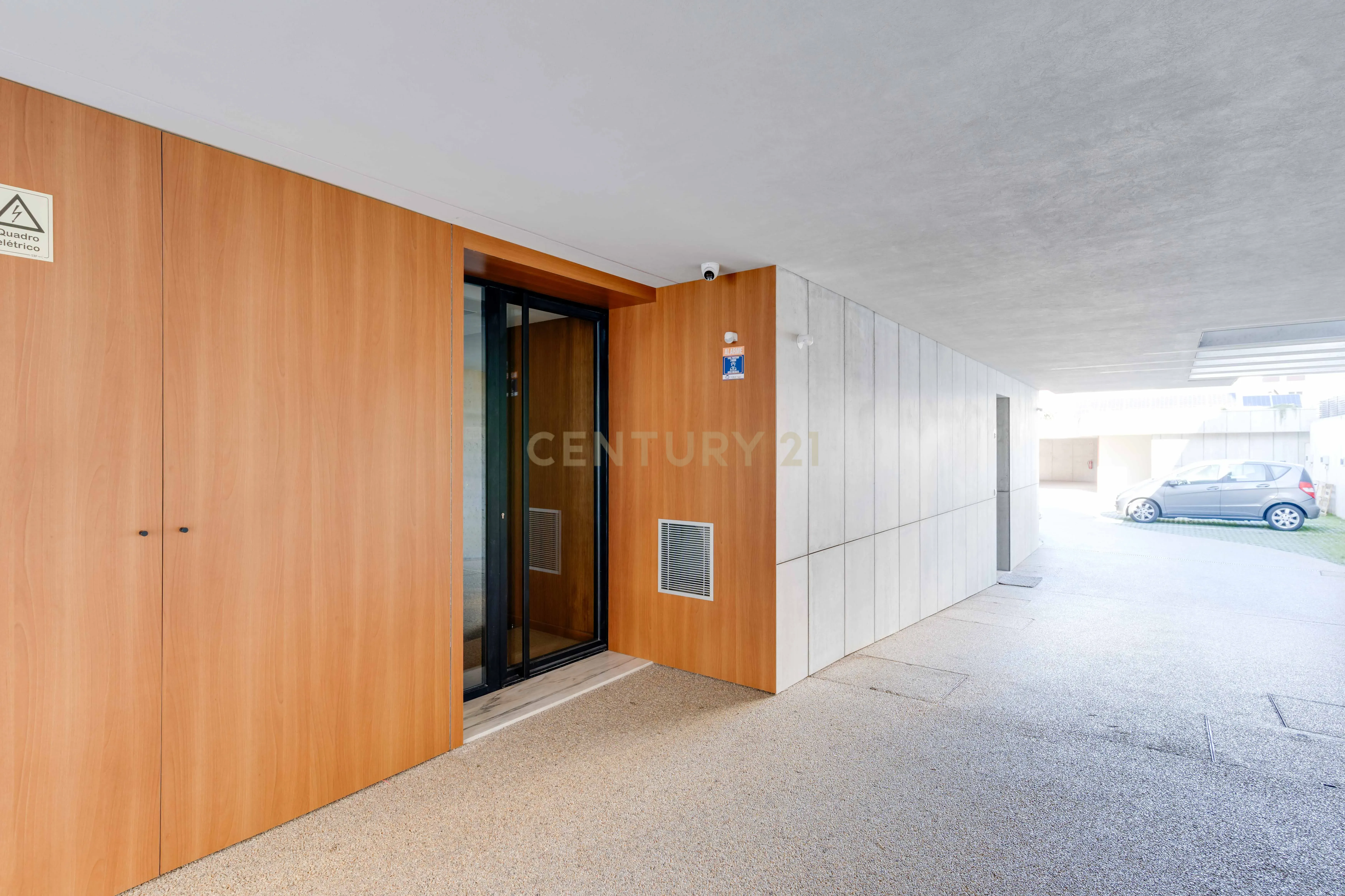 Apartamento T3 de 163mt - Centro de Espinho por 1500€/mês - Image 16