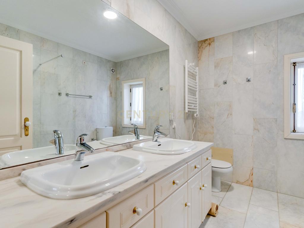 Moradia  T6 com Piscina em São Félix da Marinha - Image 28