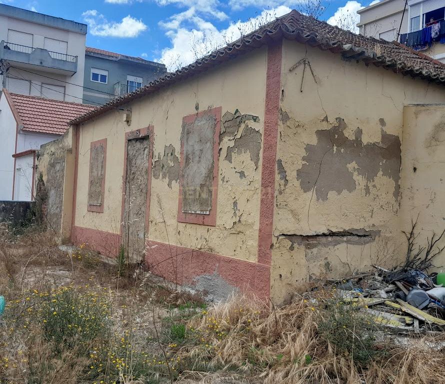 LOTE DE TERRENO PARA CONSTRUÇÃO DE MORADIA - Image 2