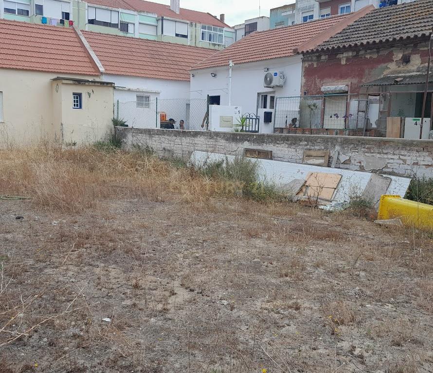 LOTE DE TERRENO PARA CONSTRUÇÃO DE MORADIA - Image 3