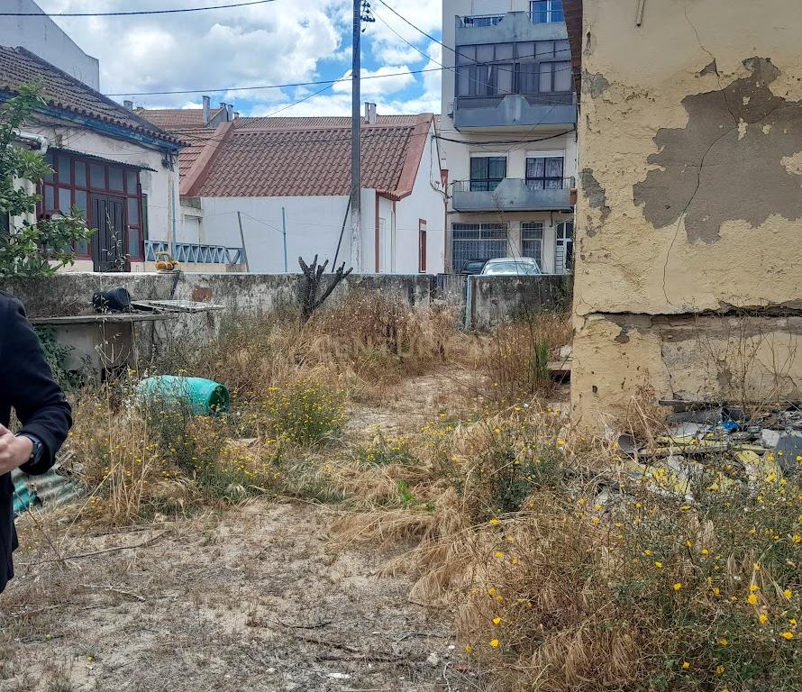 LOTE DE TERRENO PARA CONSTRUÇÃO DE MORADIA - Image 4