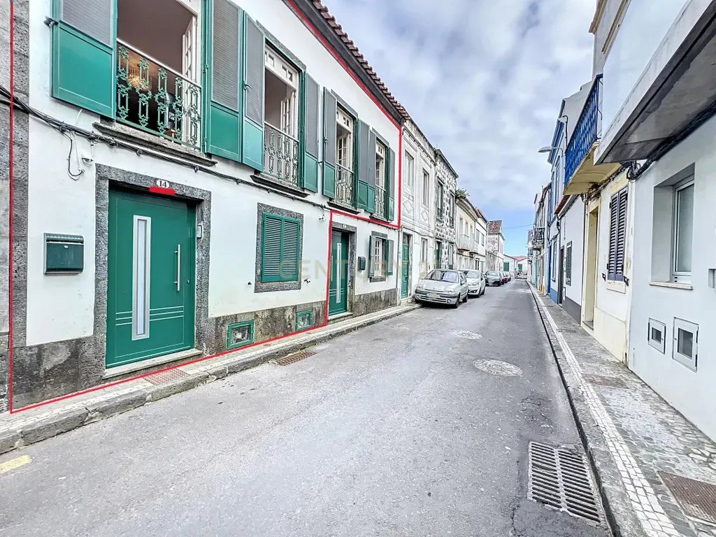 Moradia com possibilidade de rentabilizar - Centro de Ponta Delgada! - Image 25