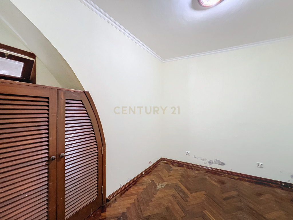 Moradia com possibilidade de rentabilizar - Centro de Ponta Delgada! - Image 18