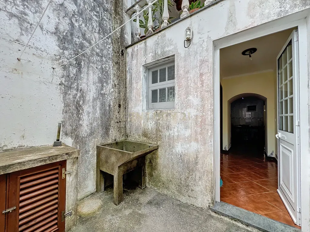 Moradia com possibilidade de rentabilizar - Centro de Ponta Delgada! - Image 24