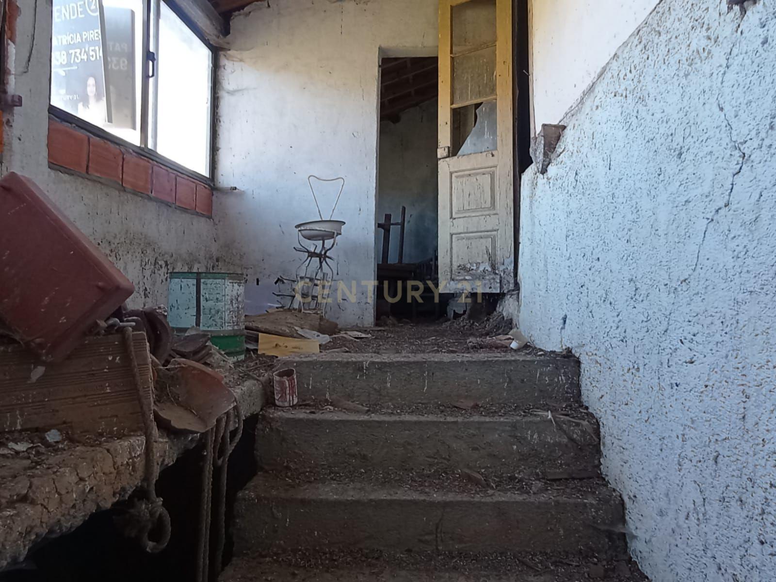 Moradia para reconstruir em Oleirinhos, Bragança - Image 3