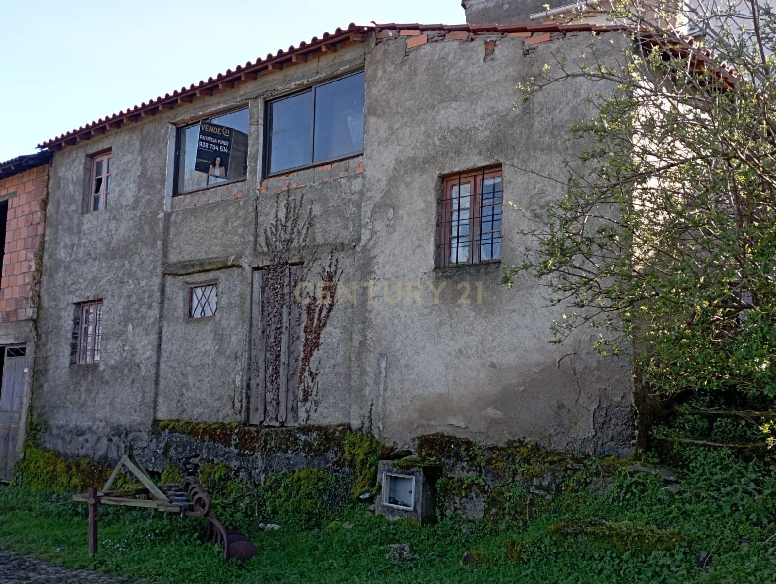 Moradia para reconstruir em Oleirinhos, Bragança - Image 1