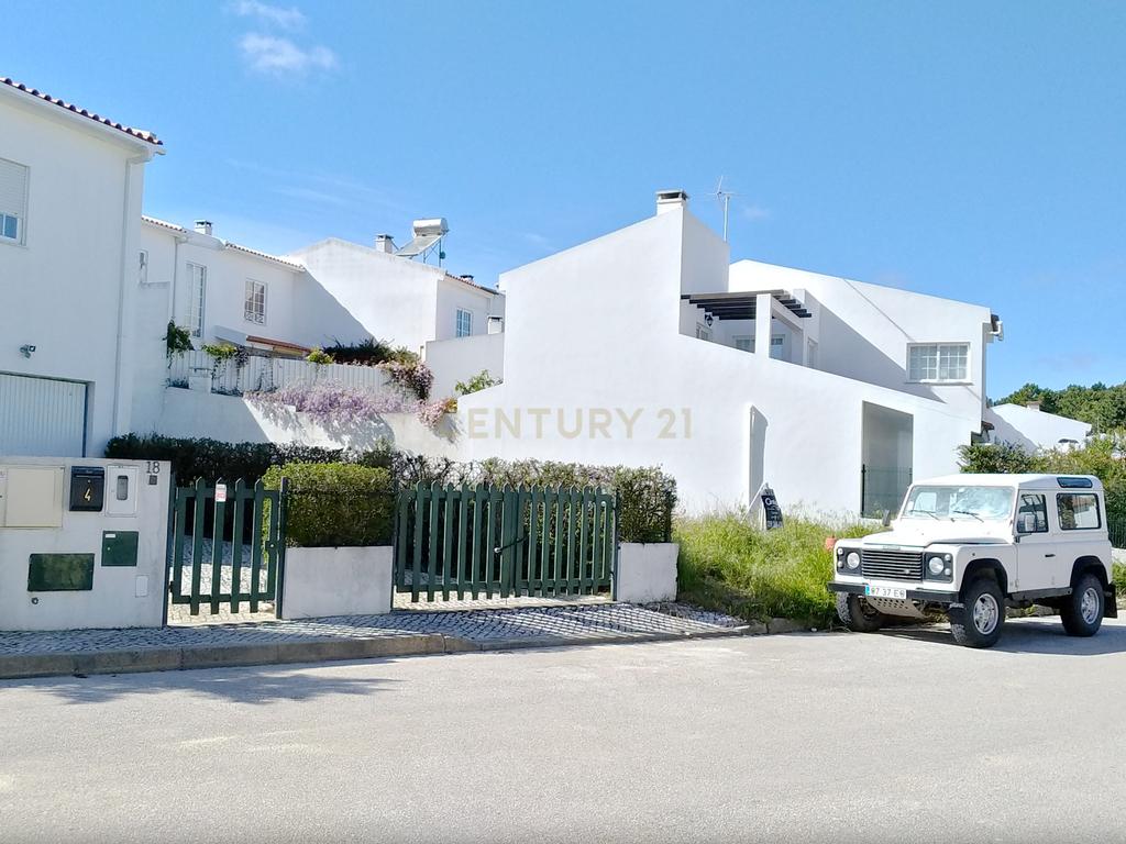 Excelente terreno na Quinta da Maça junto ao parque da Maça, a pouco minutos da Praia. Damos apoio na elaboração do projeto e obra. - Image 1