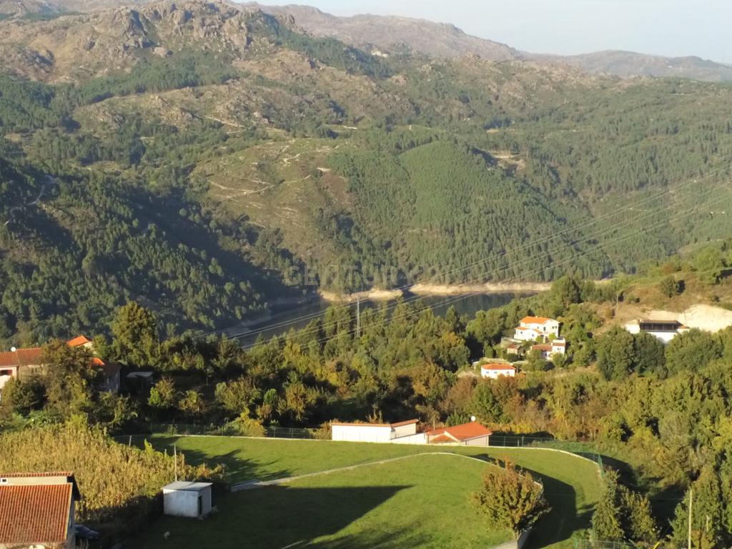 Terreno com 900m2 na zona Gerês  com vista rio - Image 22