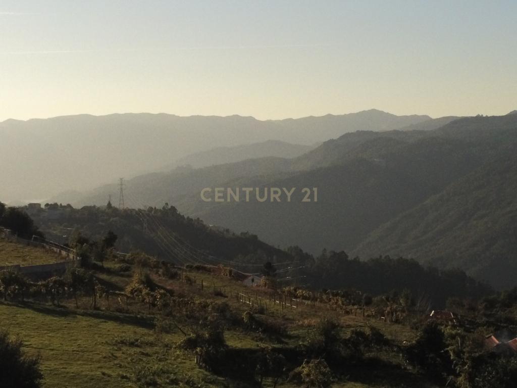 Terreno com 900m2 na zona Gerês  com vista rio - Image 23