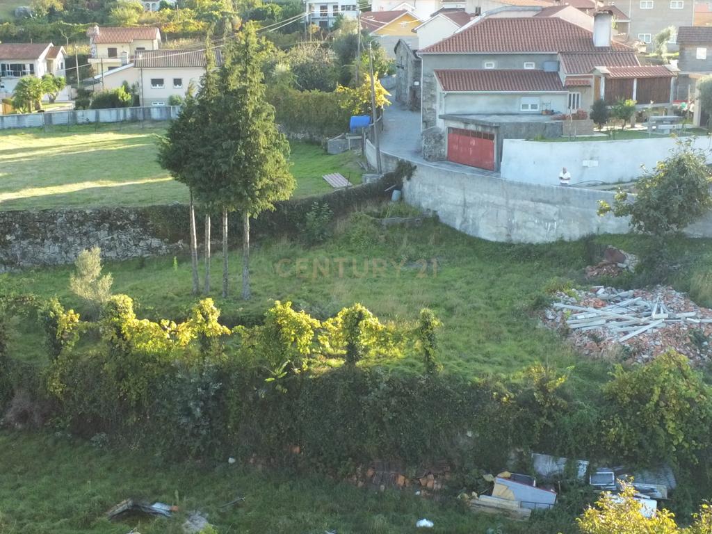 Terreno com 900m2 na zona Gerês  com vista rio - Image 24