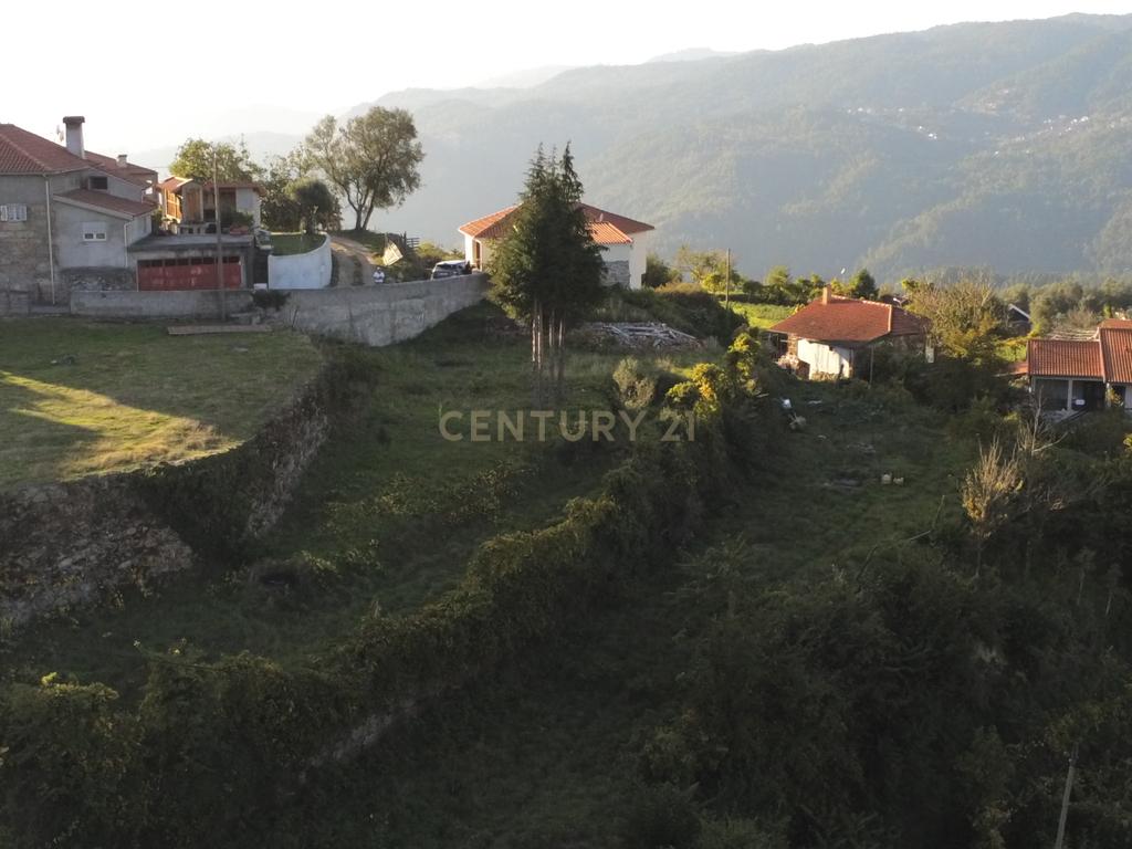 Terreno com 900m2 na zona Gerês  com vista rio - Image 25