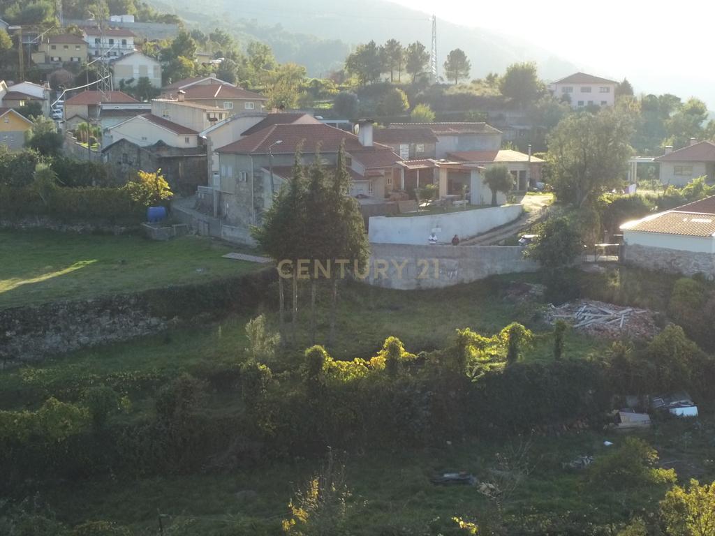 Terreno com 900m2 na zona Gerês  com vista rio - Image 26