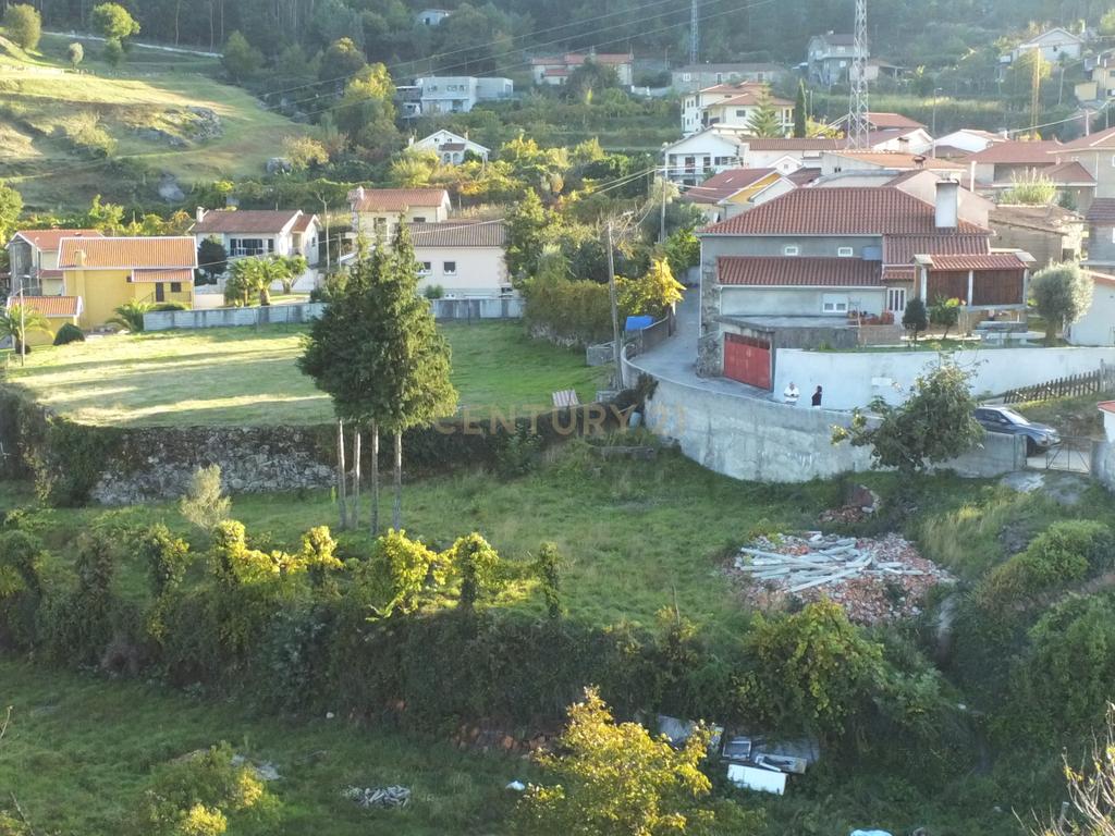 Terreno com 900m2 na zona Gerês  com vista rio - Image 8