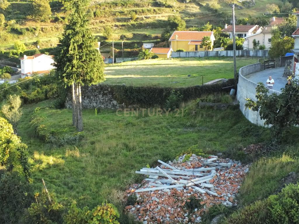 Terreno com 900m2 na zona Gerês  com vista rio - Image 28