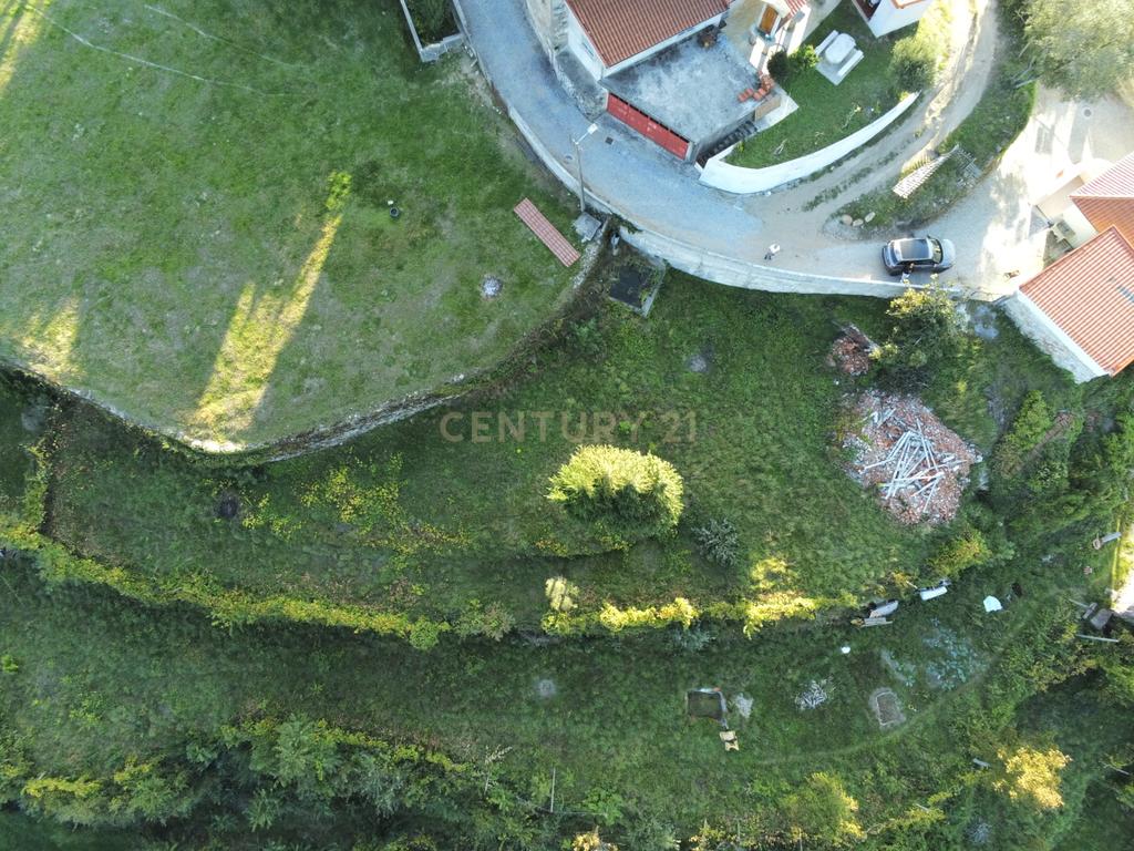 Terreno com 900m2 na zona Gerês  com vista rio - Image 29