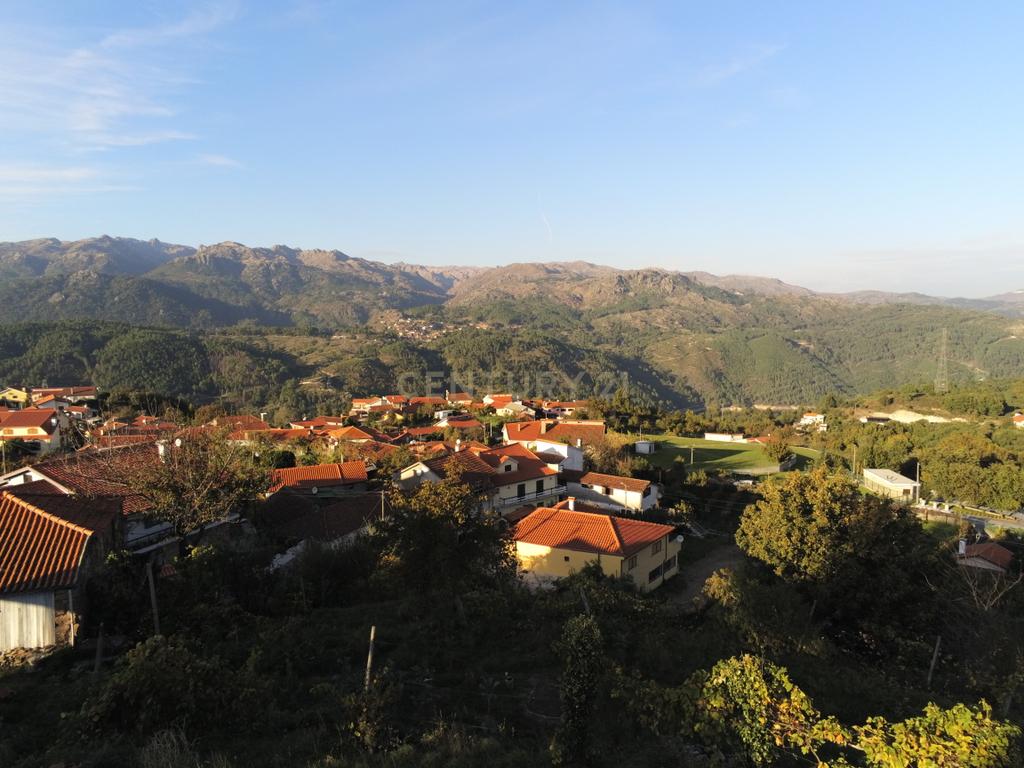 Terreno com 900m2 na zona Gerês  com vista rio - Image 1