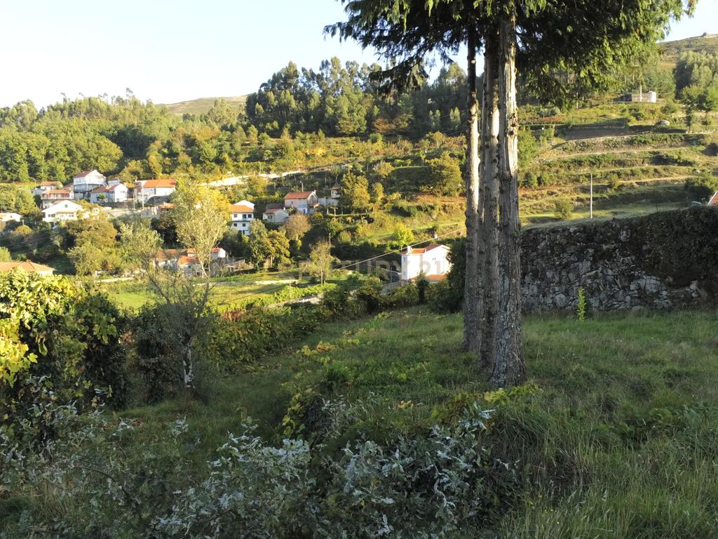 Terreno com 900m2 na zona Gerês  com vista rio - Image 32