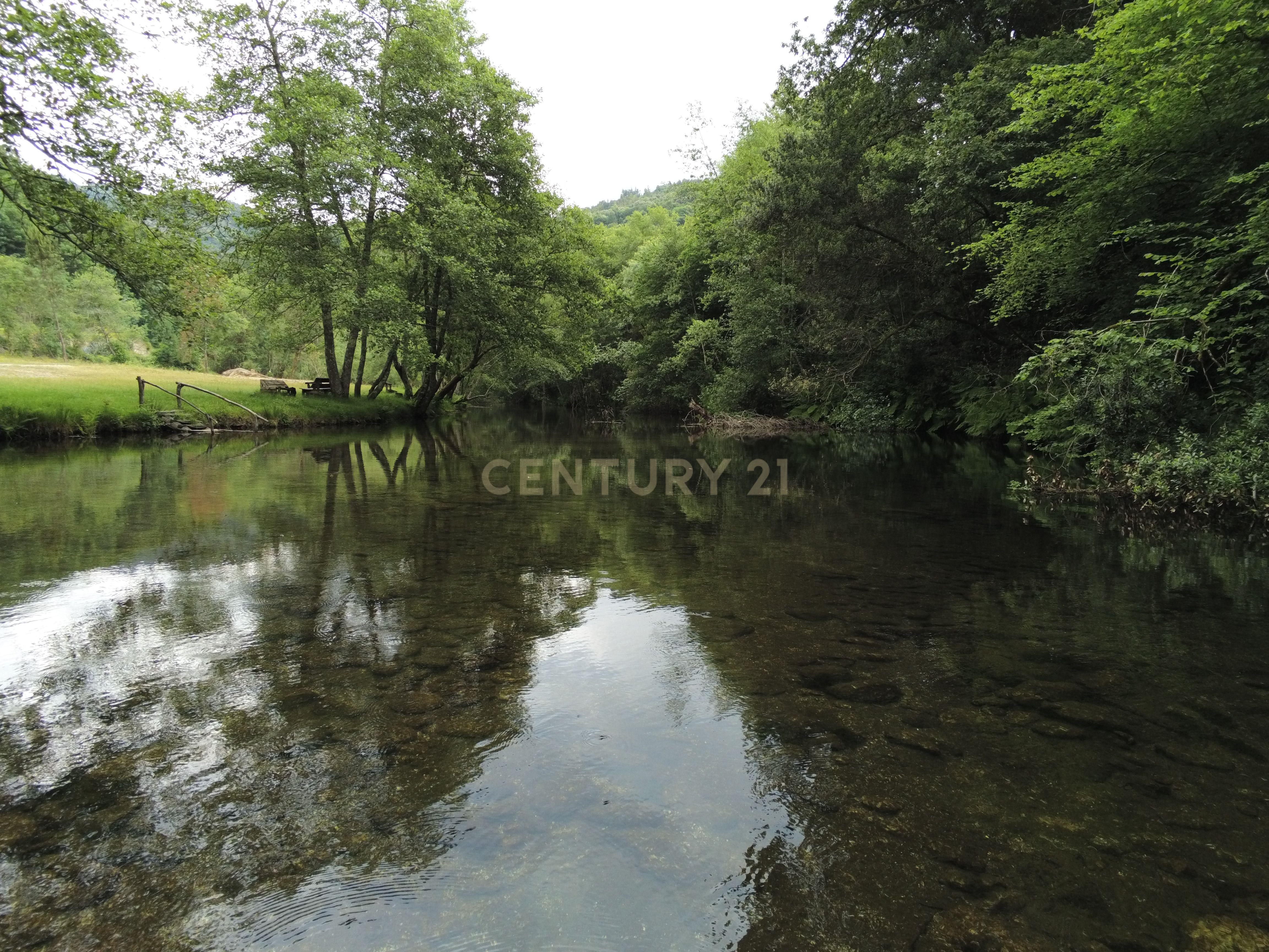Terreno no Gerês a confrontar com rio Homem, e junto á praia fluvial da Lagoa e da Foz do Rio Rodas - Image 7