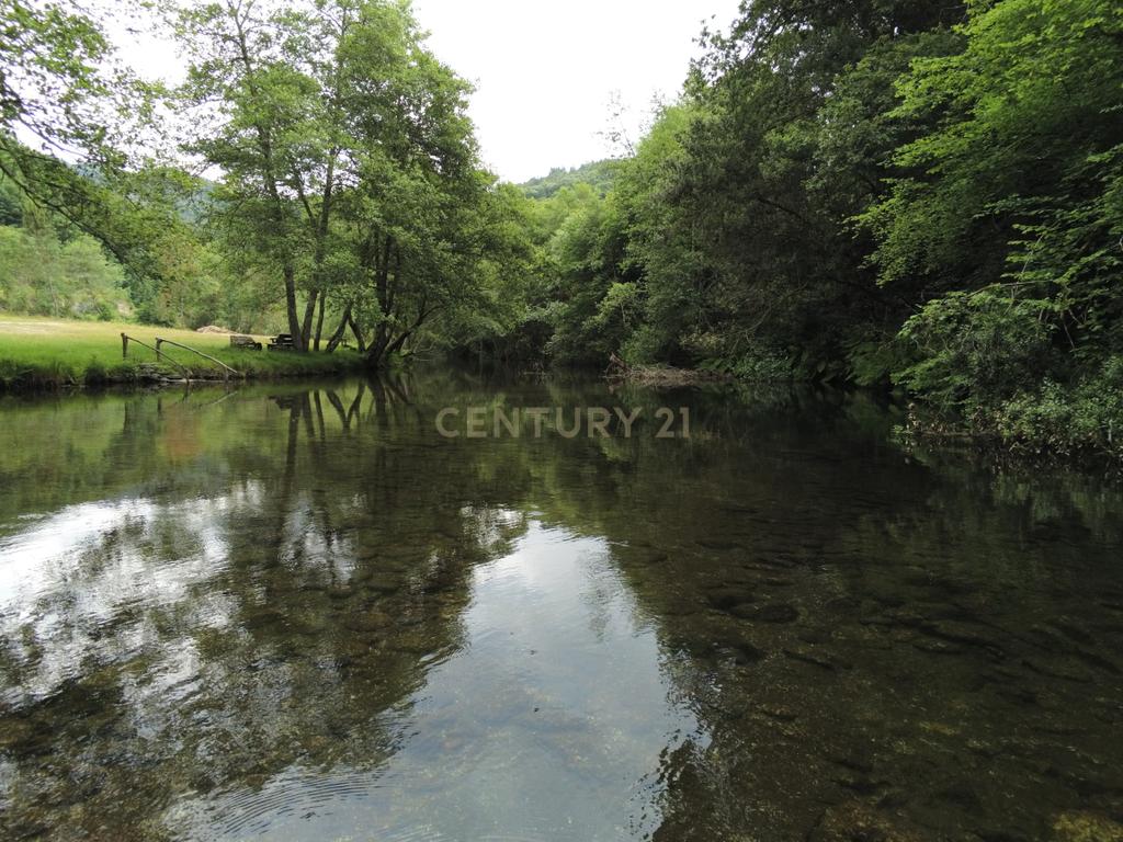 Terreno no Gerês a confrontar com rio Homem, e junto á praia fluvial da Lagoa e da Foz do Rio Rodas - Image 7