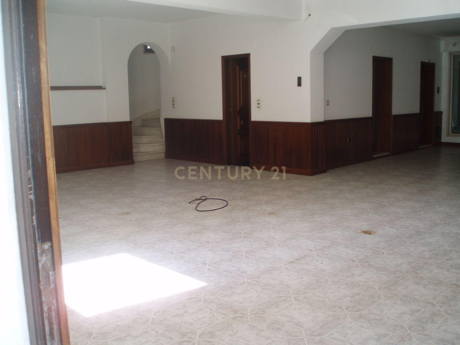Moradia T4 - Massamá Centro - Image 3
