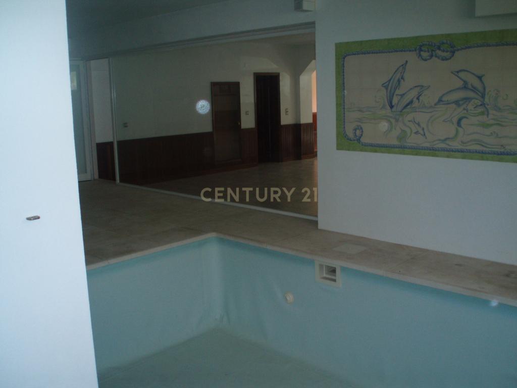 Excelente Moradia T4 - Massamá - Image 17