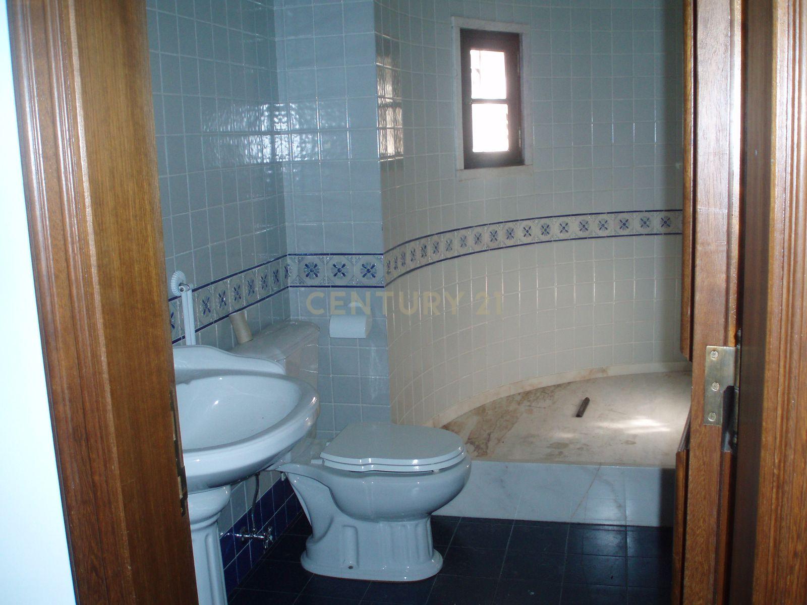 Moradia T4 - Massamá Centro - Image 14
