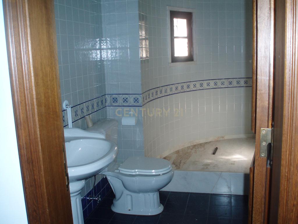 Excelente Moradia T4 - Massamá - Image 14