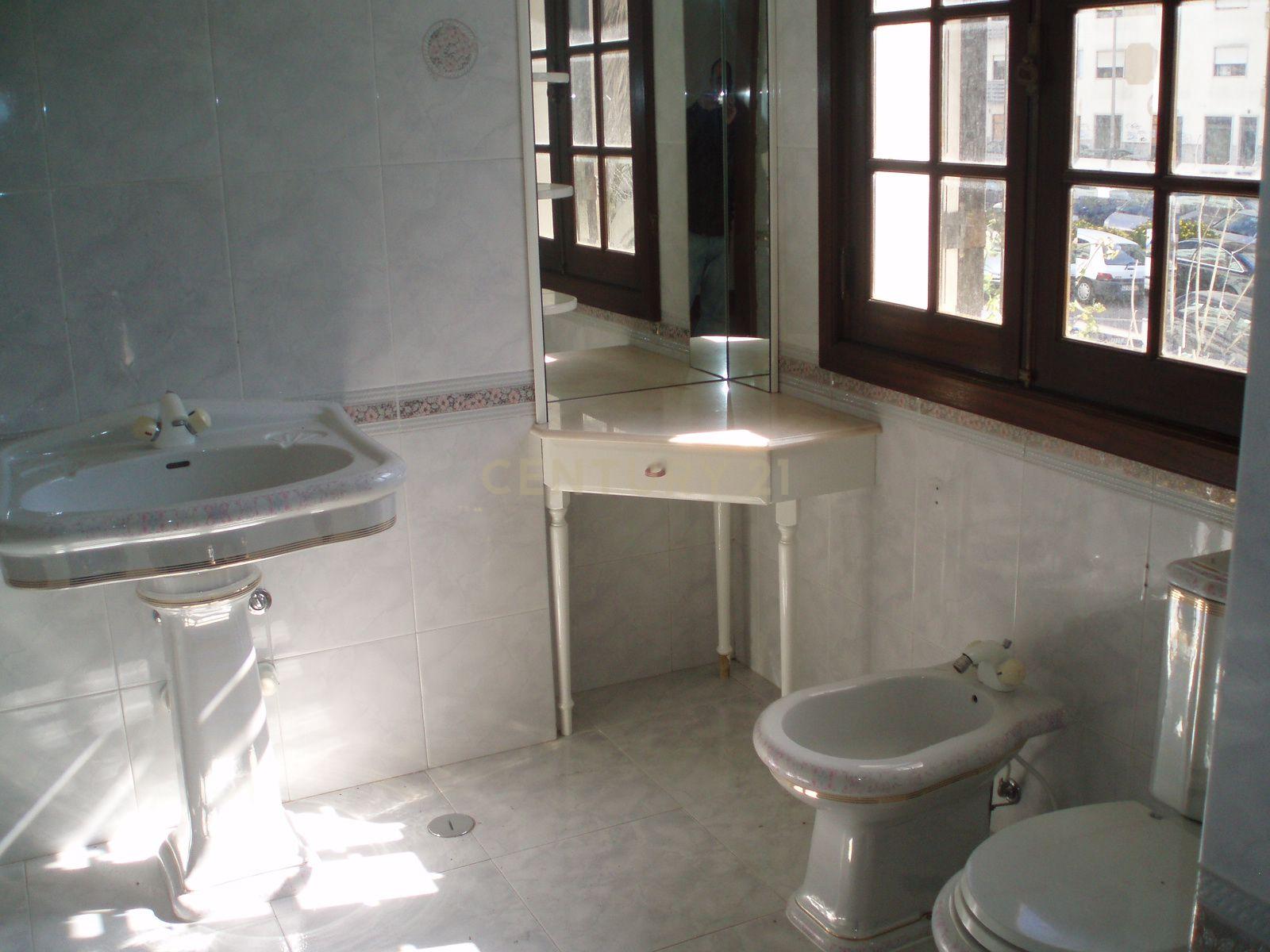 Moradia T4 - Massamá Centro - Image 15