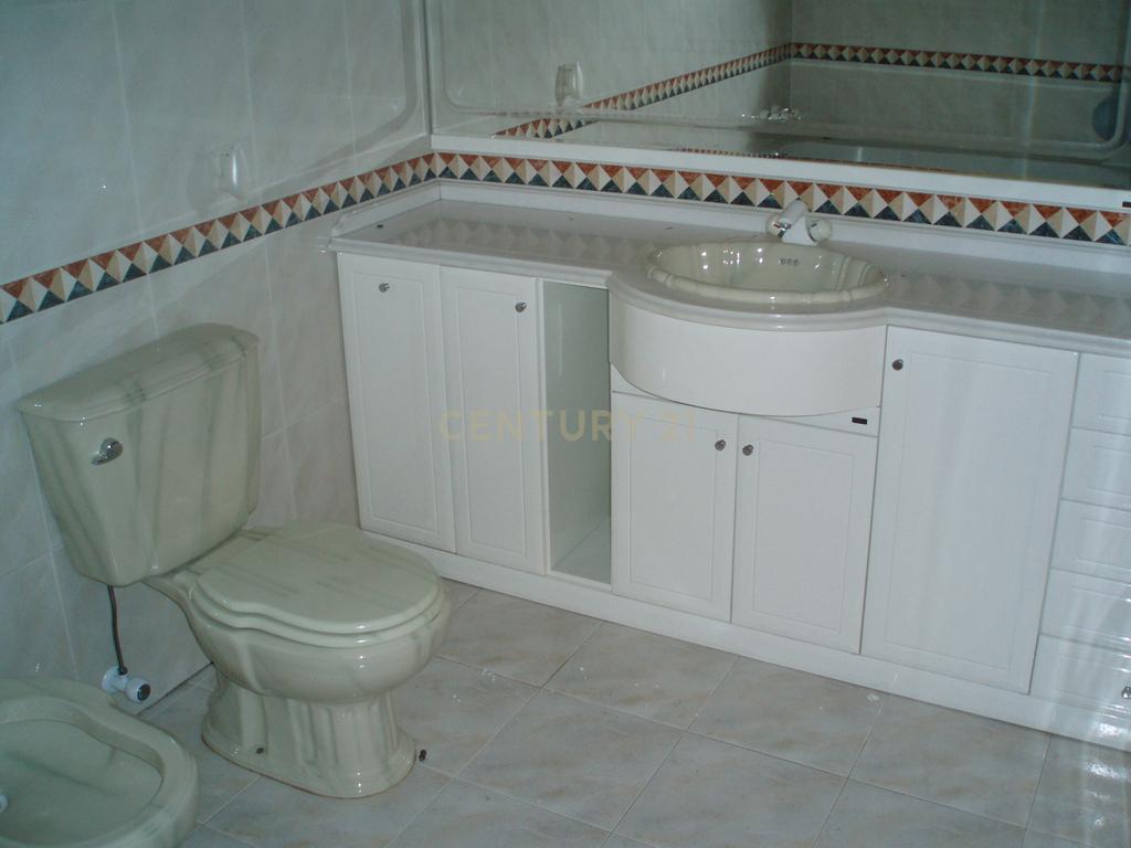 Excelente Moradia T4 - Massamá - Image 11