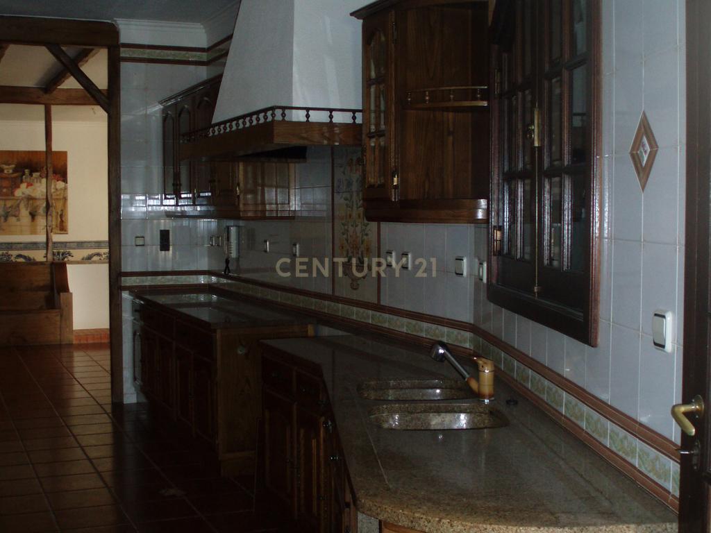 Excelente Moradia T4 - Massamá - Image 9