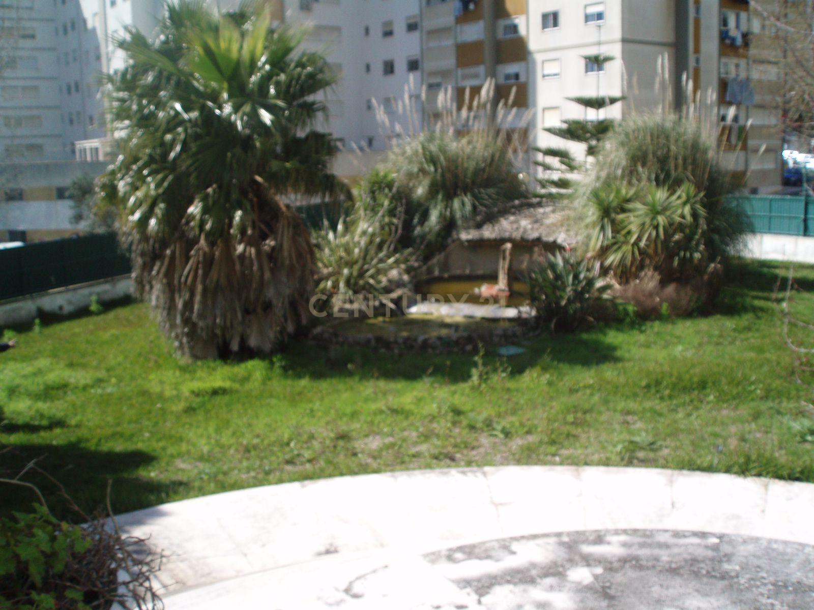 Moradia T4 - Massamá Centro - Image 23