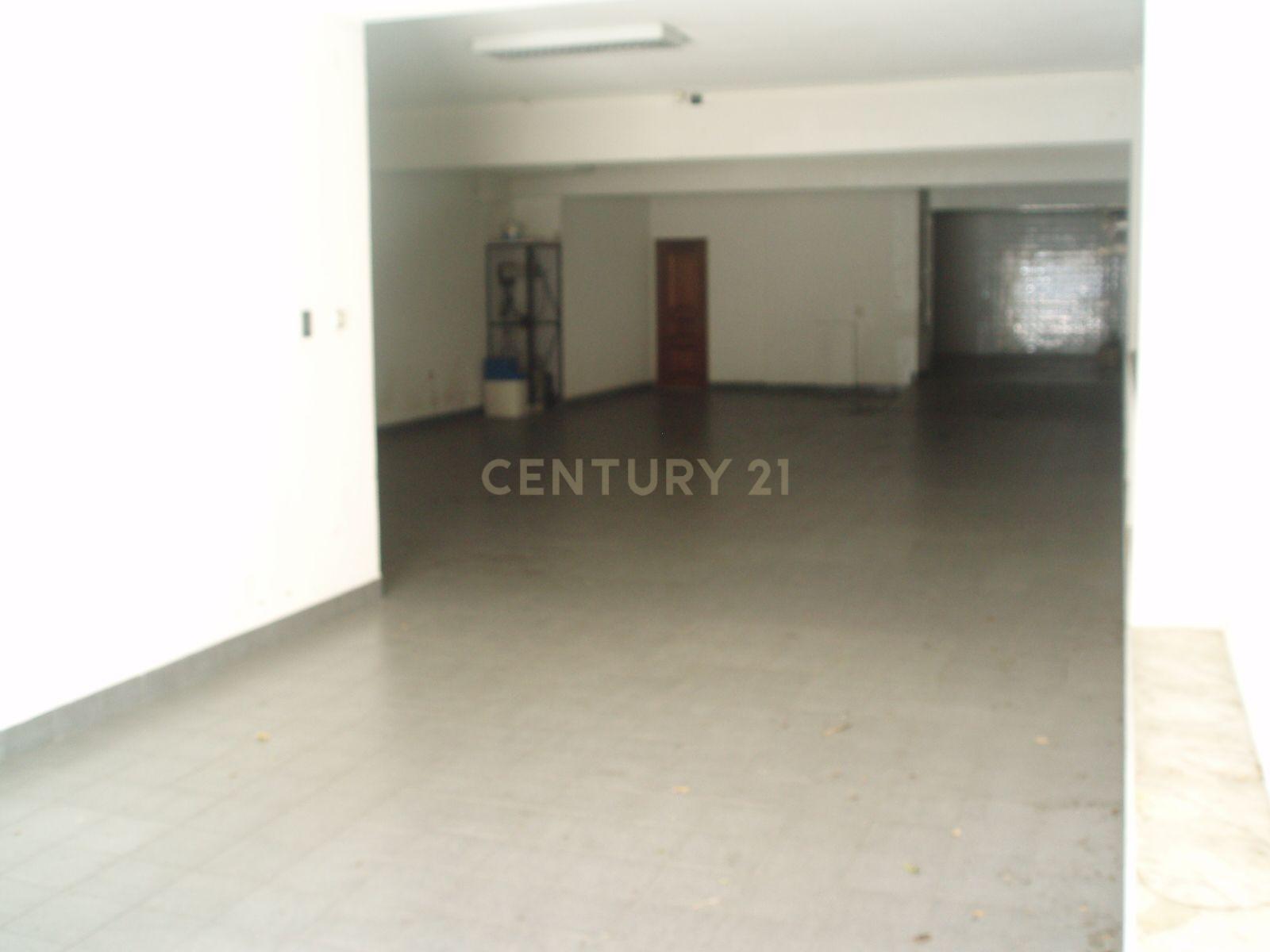 Moradia T4 - Massamá Centro - Image 8