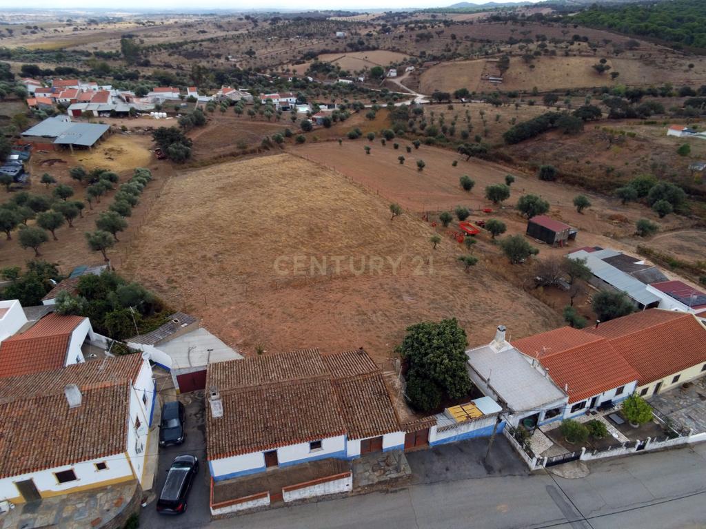 Moradia em Santo Antonio do Baldio, inserida num terreno URBANO de cerca 5.888 metros quadrados. - Image 4