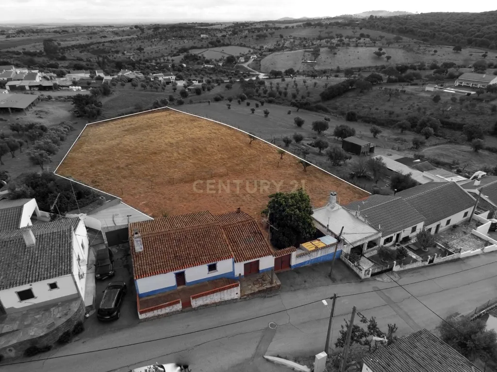 Moradia em Santo Antonio do Baldio, inserida num terreno URBANO de cerca 5.888 metros quadrados. - Image 1