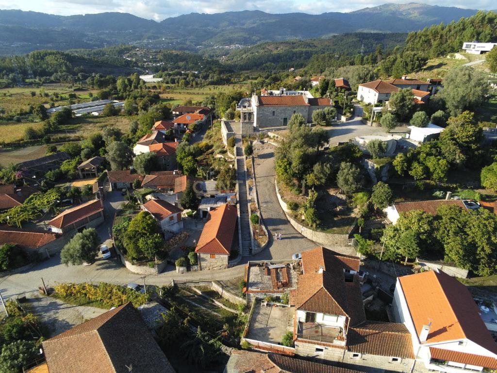Duas Casas em São João de Rei, Póvoa de Lanhoso com Terreno - Image 34