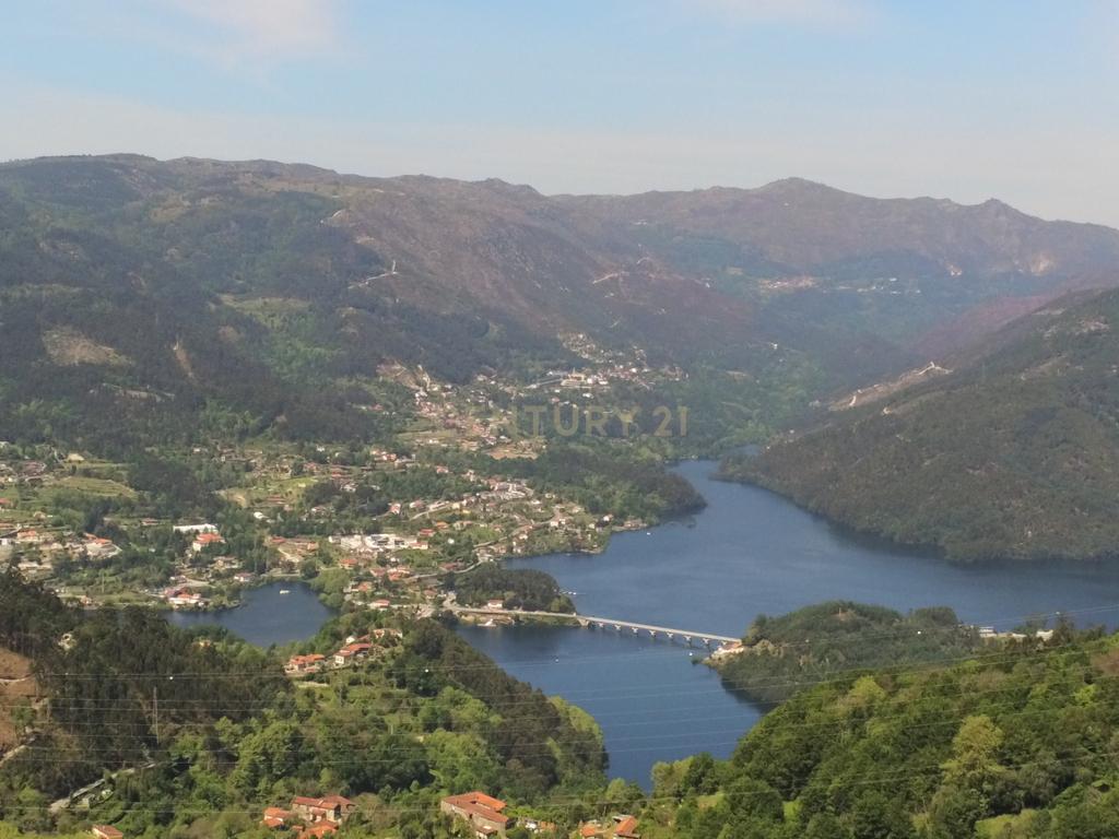 Duas Casas na zona do Gerês com 3 Suites e  vistas rio - Image 30