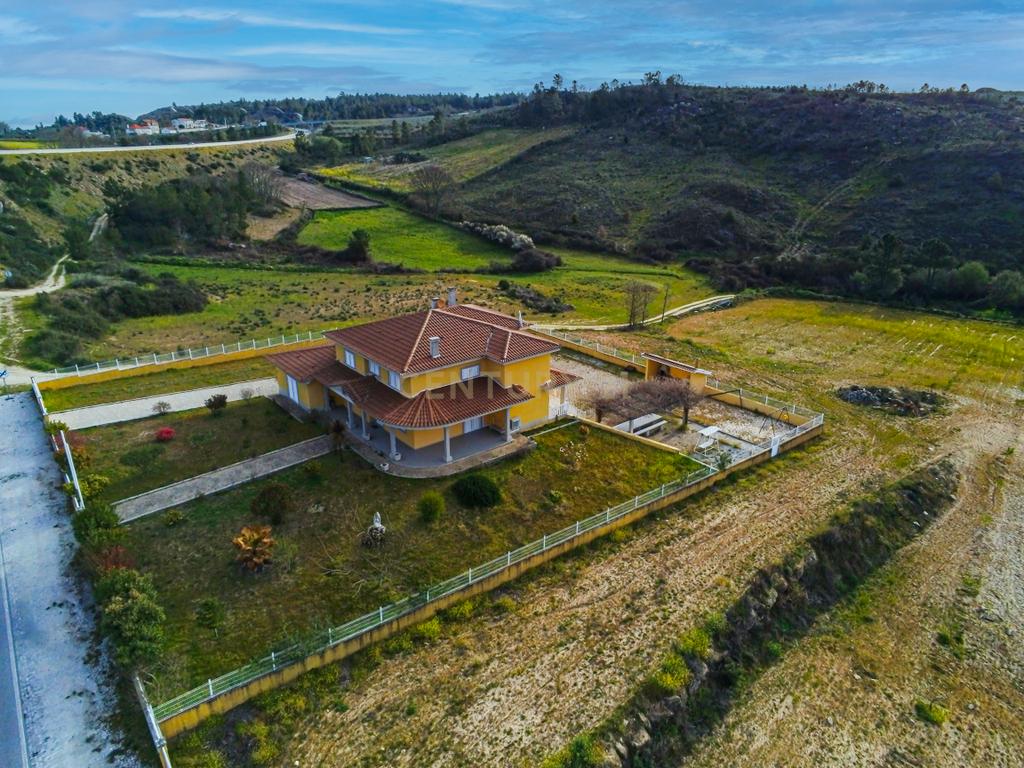 Empreendimento - Quinta com 3,5ha (35.288m²) - Moradia T5, com amendoeiras e oliveiras. Vila Flor - Bragança - Image 2