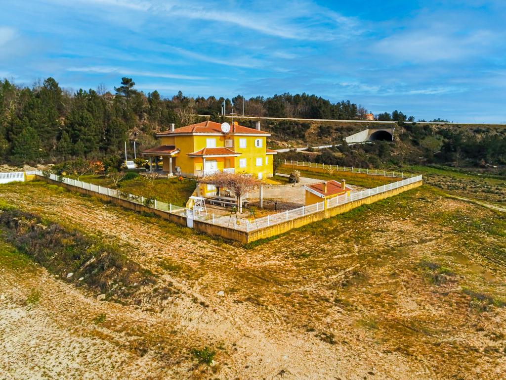 Empreendimento - Quinta com 3,5ha (35.288m²) - Moradia T5, com amendoeiras e oliveiras. Vila Flor - Bragança - Image 3