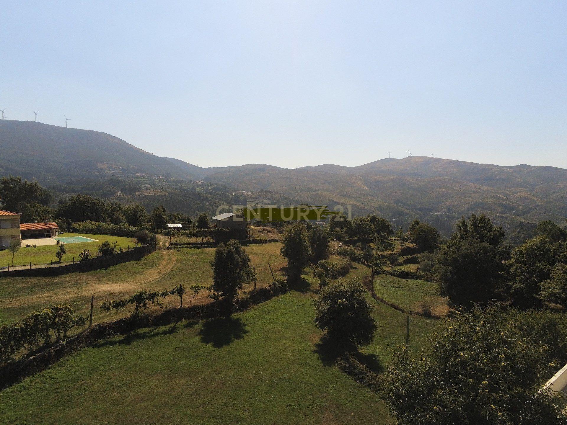 Terreno com 2.500m2 na zona do Gerês com projeto, licenças e alvarás aprovados para moradia - Image 14