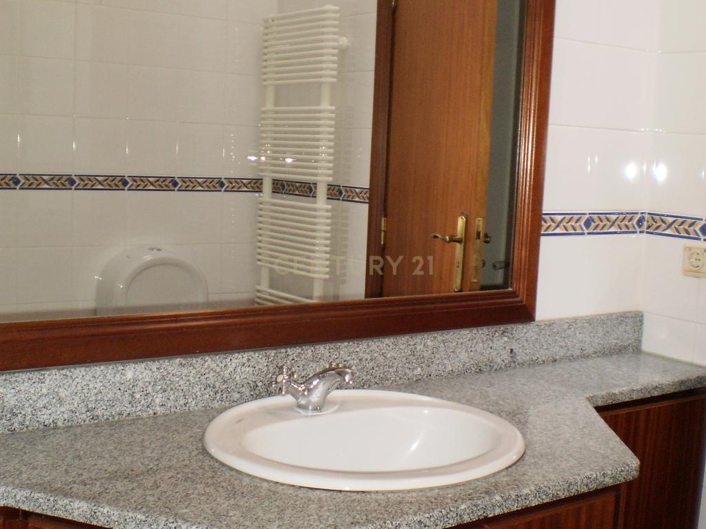 MORADIA de 3 ANDARES, ARMAZÉM-LOJA-HABITAÇÃO - Image 28