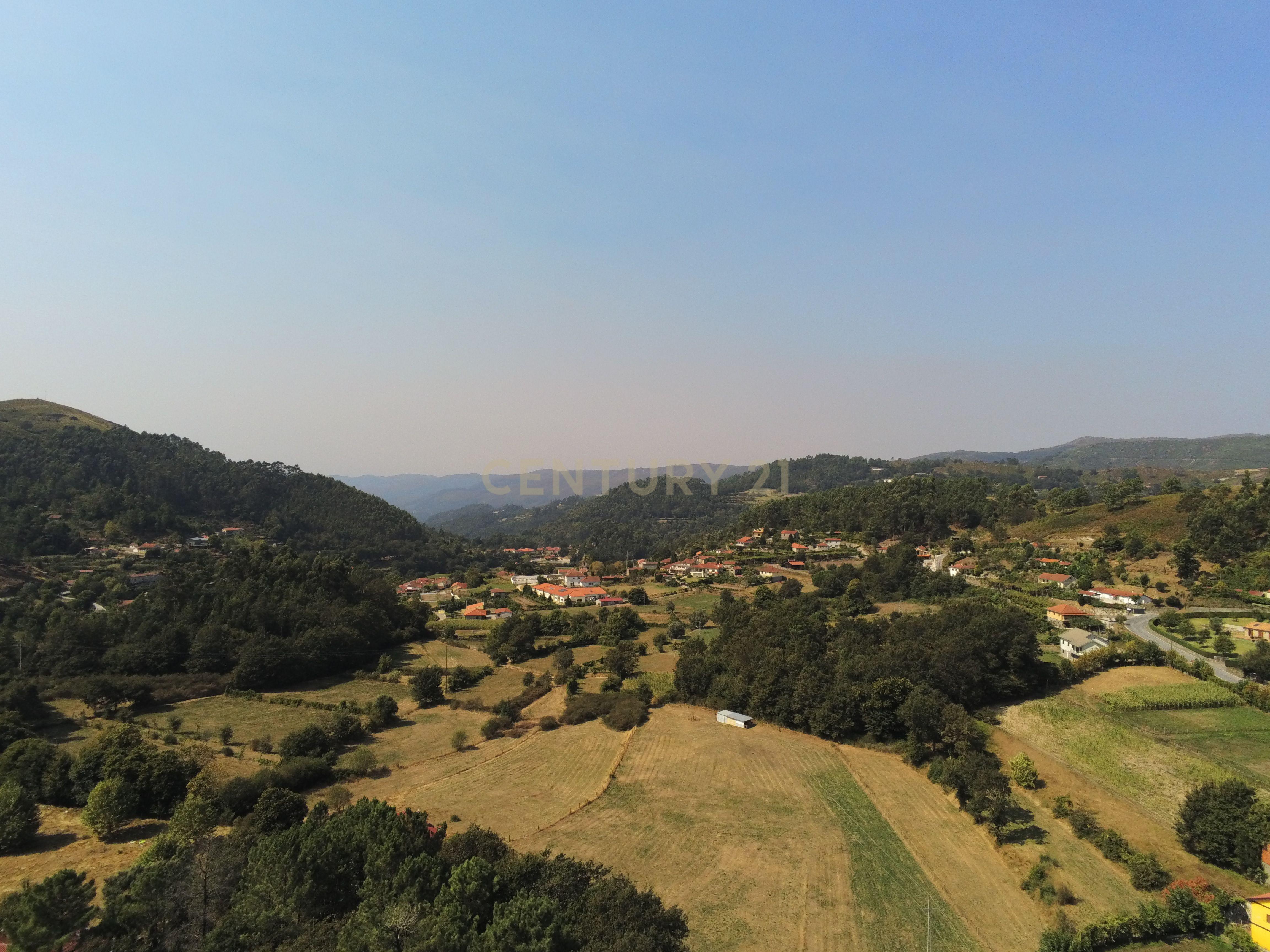 Moradia Térrea com 10.000m2 tereno no Gerês - Image 28