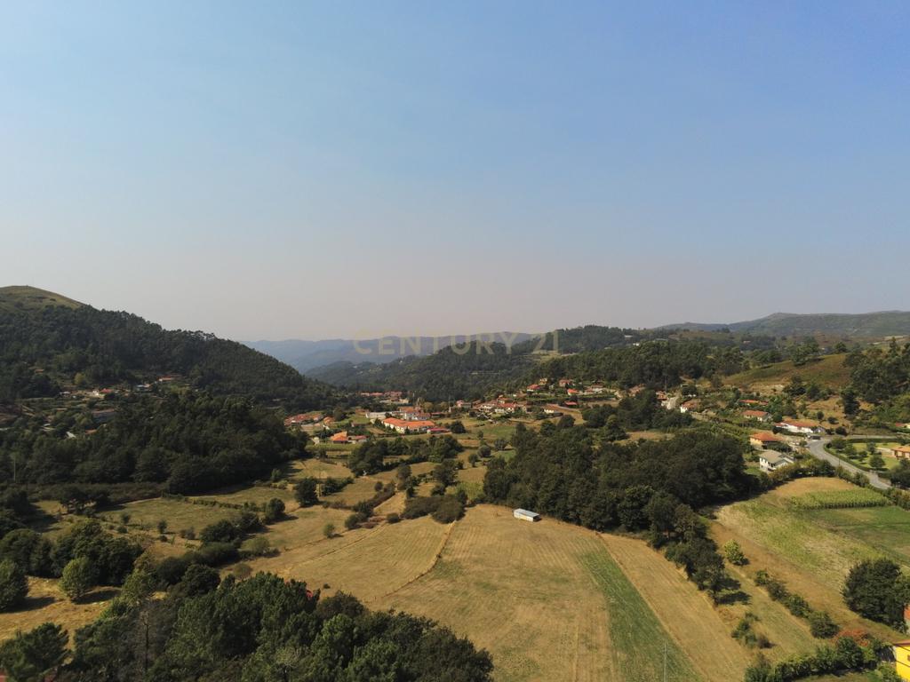 Moradia Térrea com 10.000m2 tereno no Gerês - Image 21