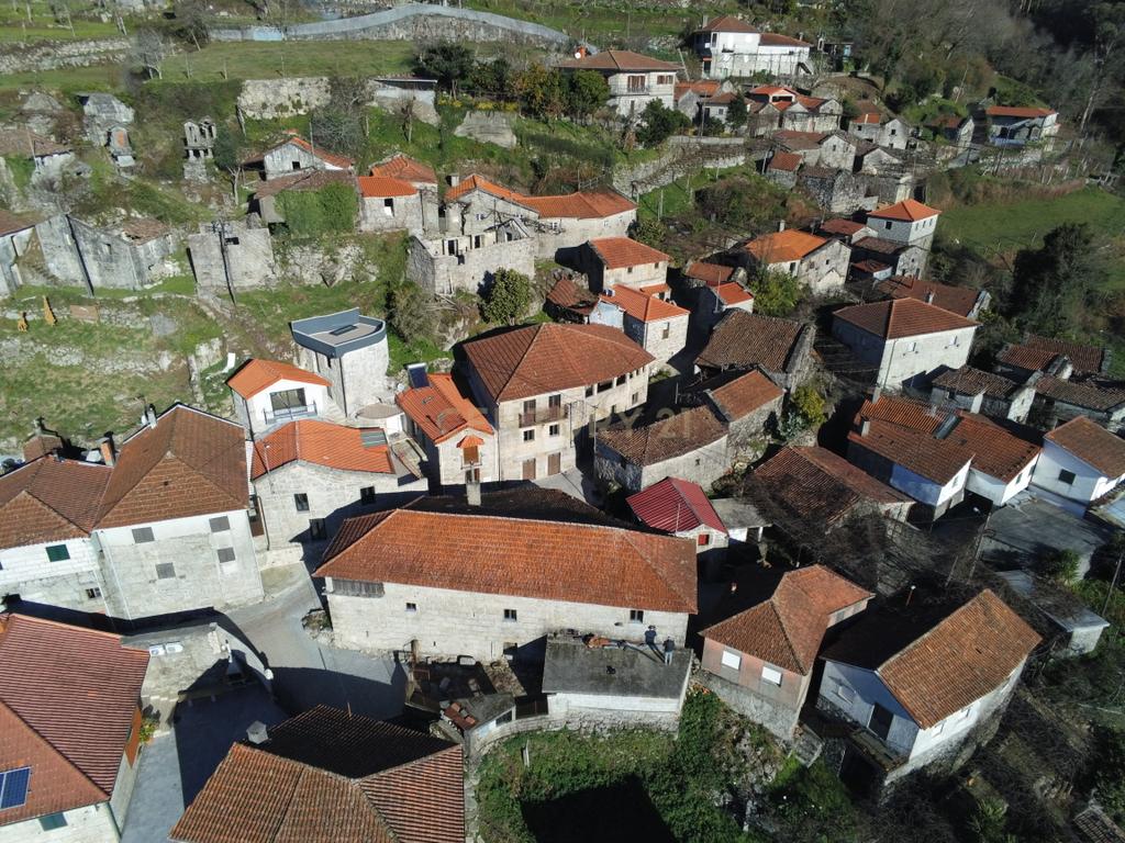 Magnífica Casa em Pedra no Gerês – Um Refúgio Único na Natureza - Image 9