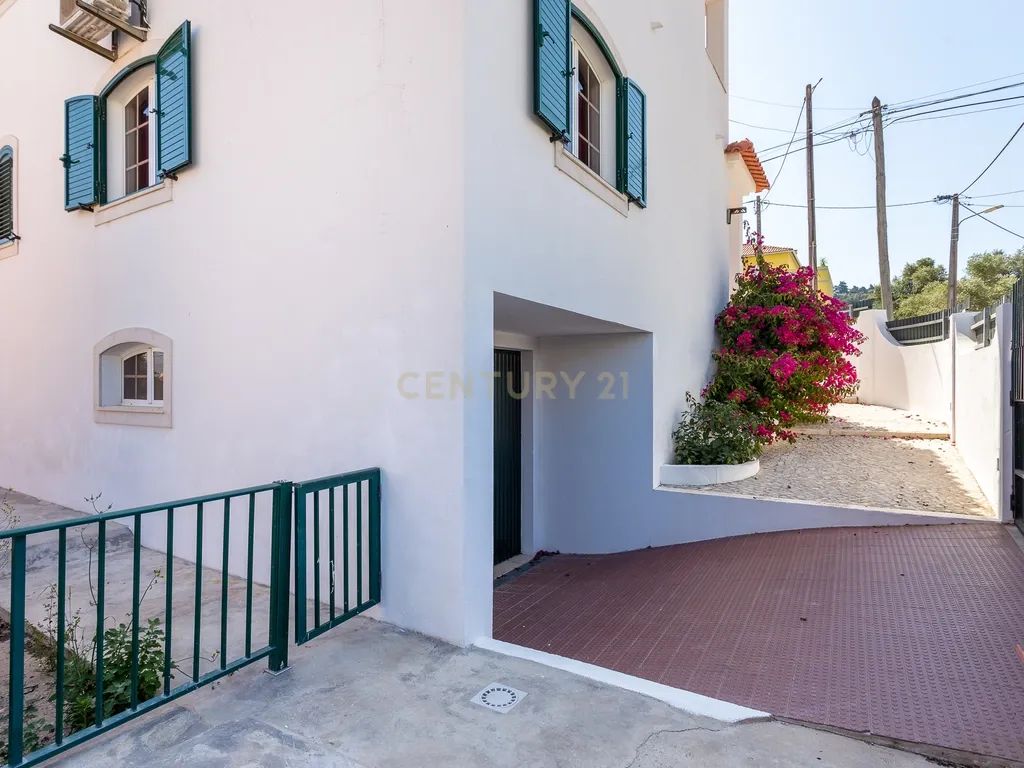 Moradia em Palmela, com Garagem, Piscina e Jardim - Image 21