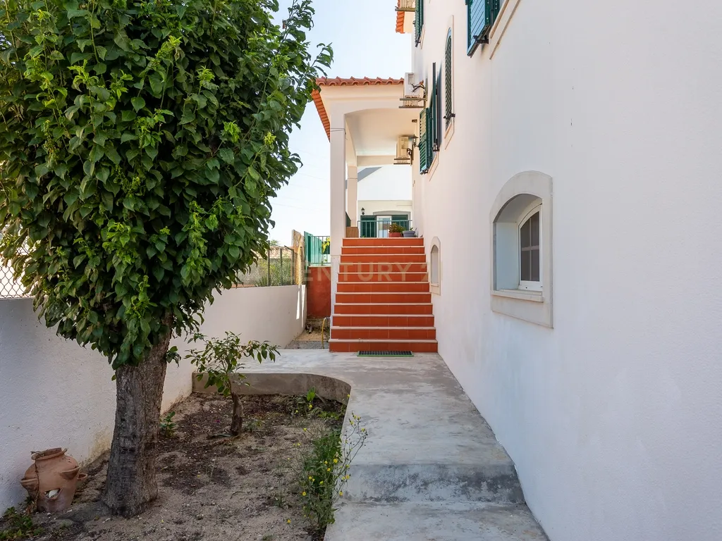 Moradia em Palmela, com Garagem, Piscina e Jardim - Image 20