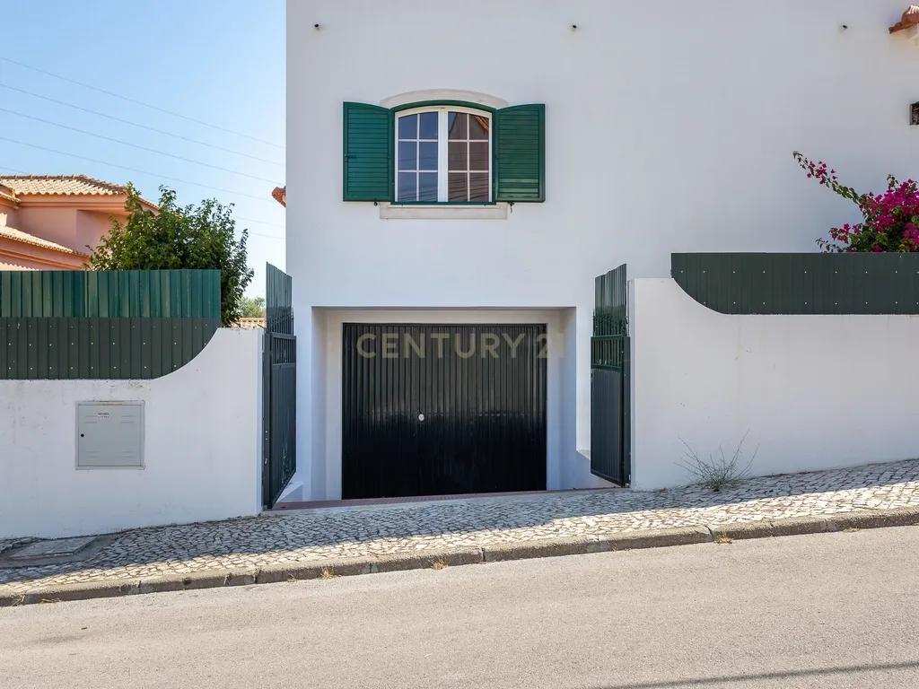 Moradia em Palmela, com Garagem, Piscina e Jardim - Image 24