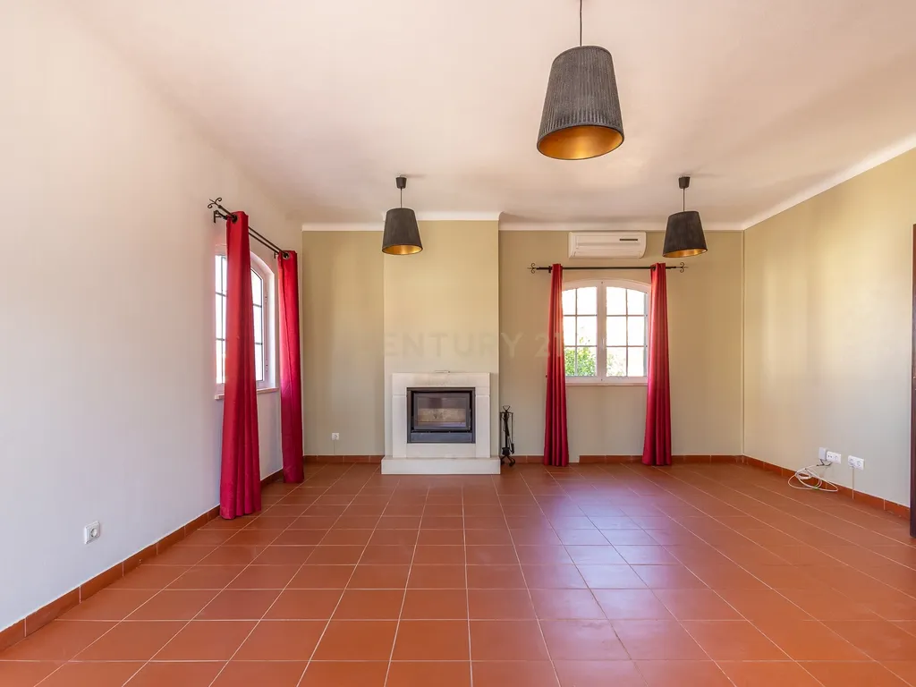 Moradia em Palmela, com Garagem, Piscina e Jardim - Image 8